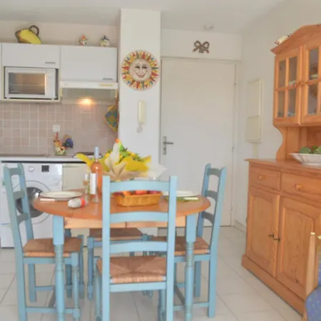 A Avec Terrasse Et Menage Inclus - Fr-1-226a-66 * Fréjus