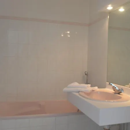 A Avec Terrasse Et Menage Inclus - Fr-1-226a-66 아파트 *